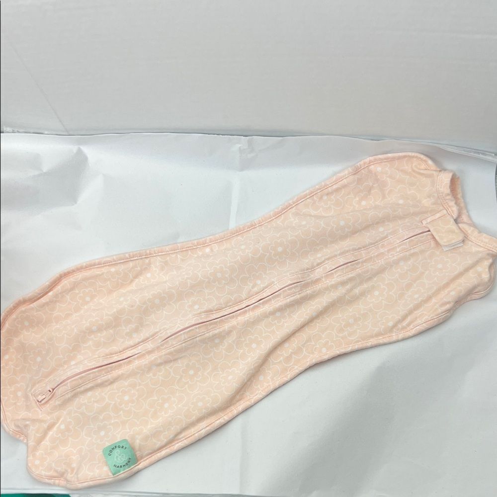 Comfort and Harmony Pale peach zip up sleep sac EUC size 0-3 months Pit